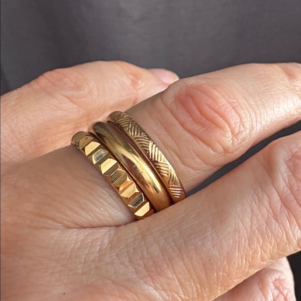 Vintage Avon 90s GoldPlated Ring Trio | Textured & Stackable Size 8 NIB 234 - Picture 4 of 13